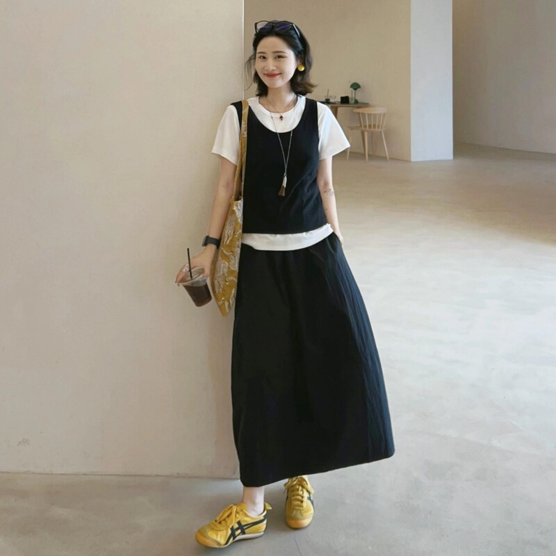 Korean Style ins Casual Sports Suit for Women, Summer Layered Vest, Short-Sleeved T-Shirt, Loose Half-Length Skirt, Three-Piece Set