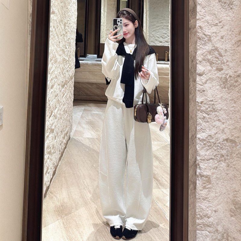Minimalist Old Money Style Casual Sports Suit for Women 2026 Spring and Autumn Loose Round Neck Sweatshirt Shawl Wide-Leg Pants Three-Piece Set Minimalist Old Money Style Casual Sports Suit for Women 2026 Spring and Autumn Loose Round Neck Sweatshirt Shawl Wide-Leg Pants Three-Piece Set