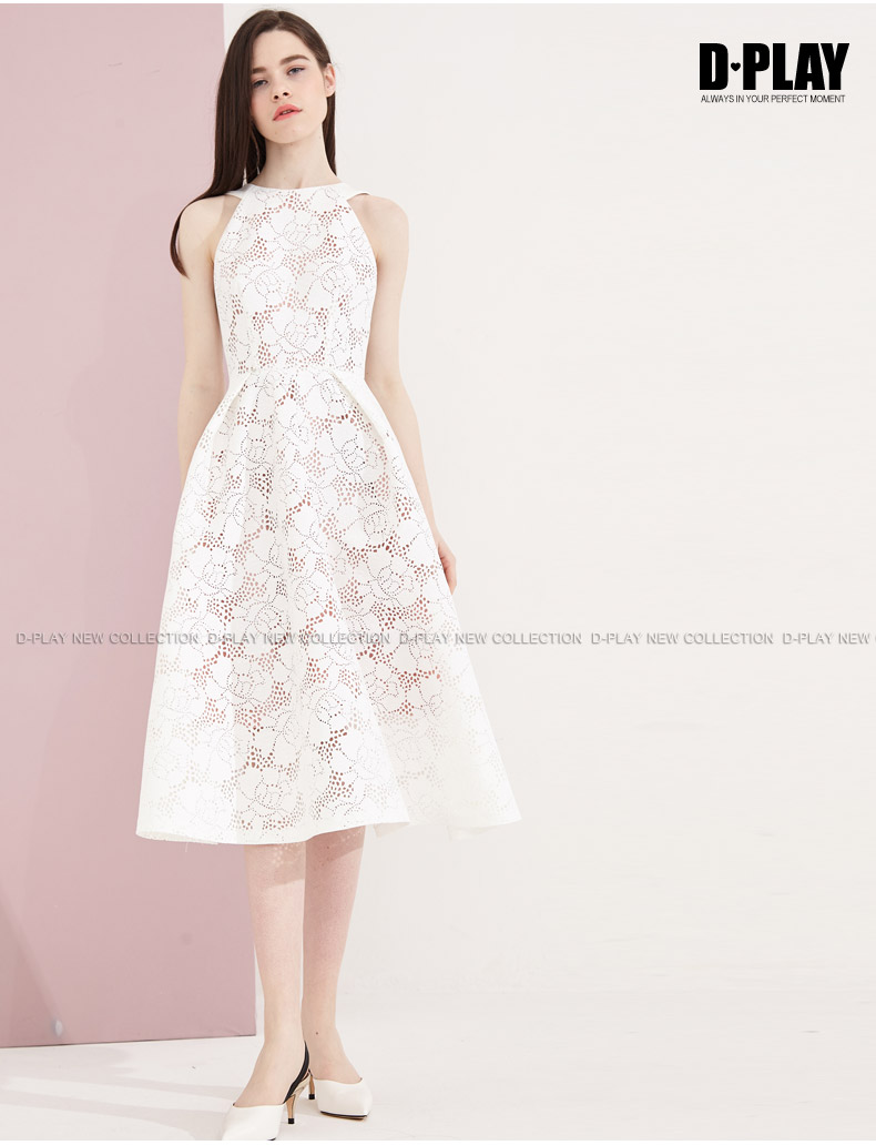 DPLAY Depala đầu mùa thu Châu Âu và Mỹ trắng hollow không tay Một từ váy eo dress hội nghị thường niên ăn mặc váy mẫu váy chữ a