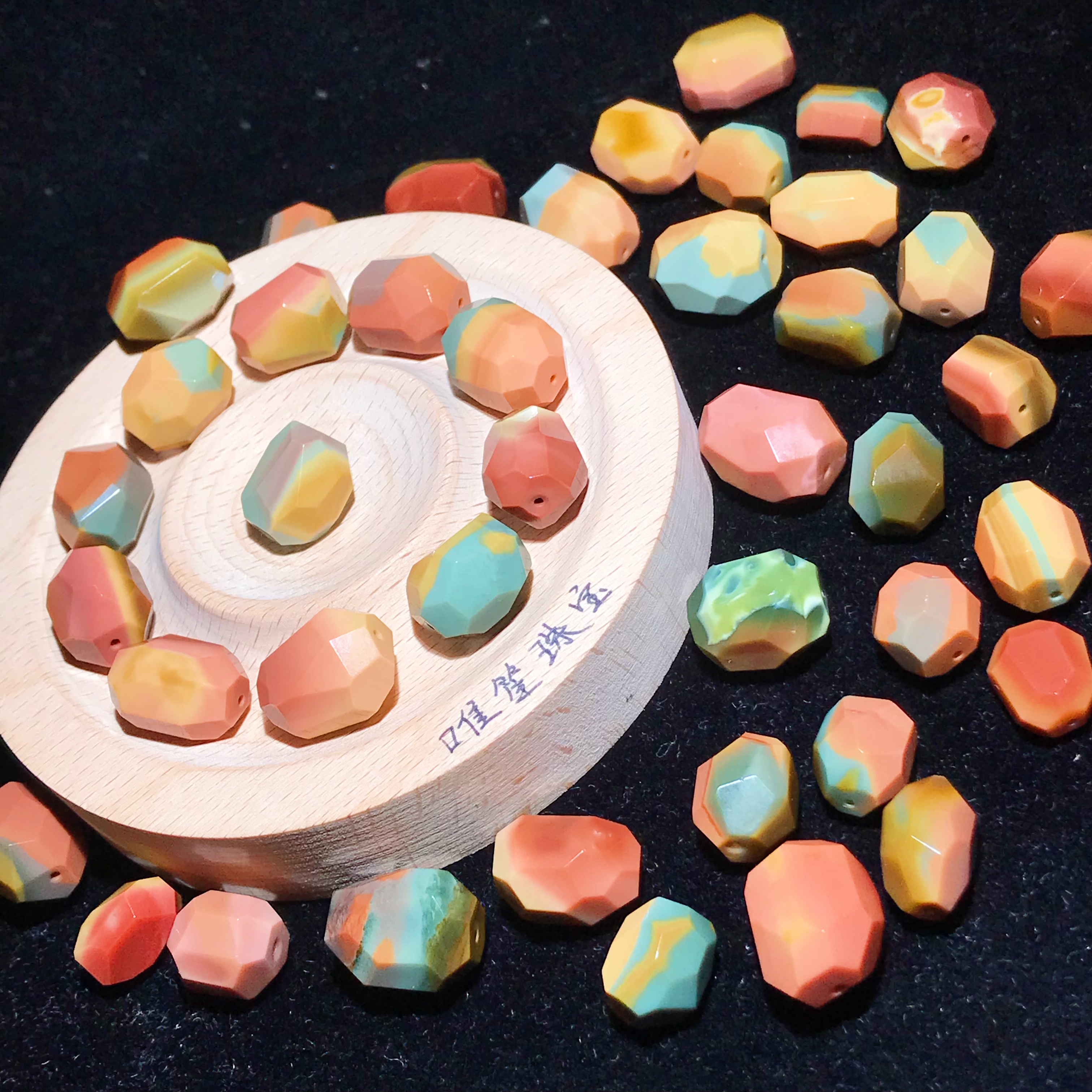 Yushu jewelry colour Yu Alasham Hanaut pellet Handstring Live payment link