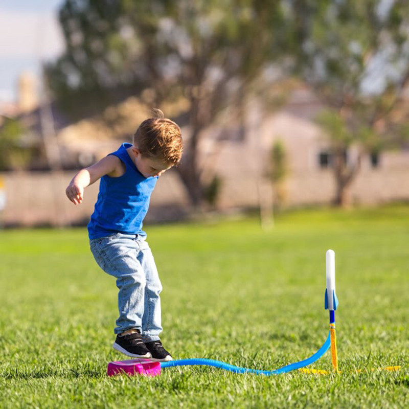 Outdoor children's sports toys can be played at night