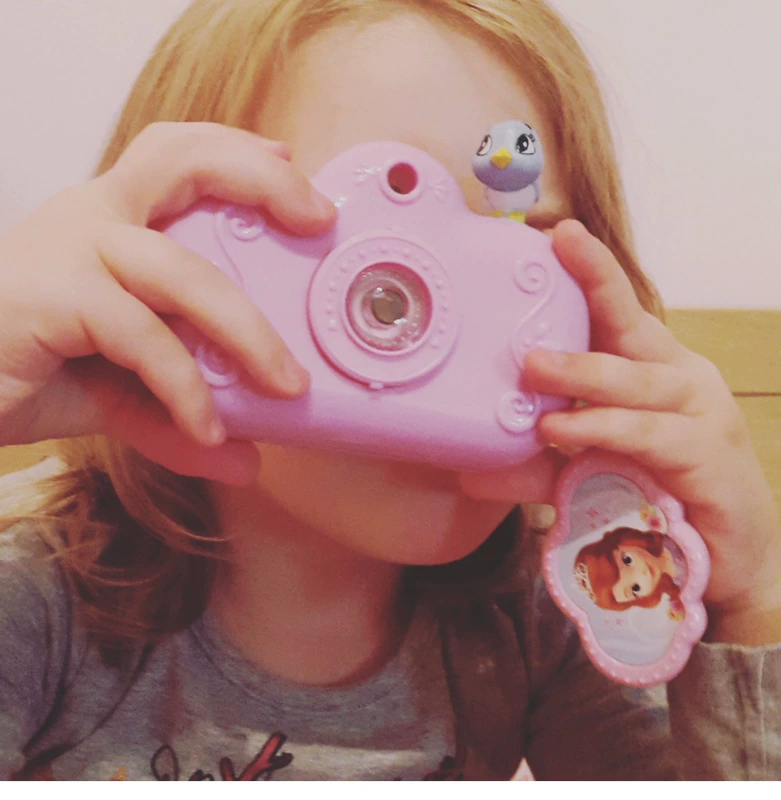 Ra khỏi châu Âu và Mỹ đồ chơi trẻ em mô phỏng máy ảnh trượt câu chuyện hình ảnh cô bé công chúa nhỏ Sophia chơi nhà