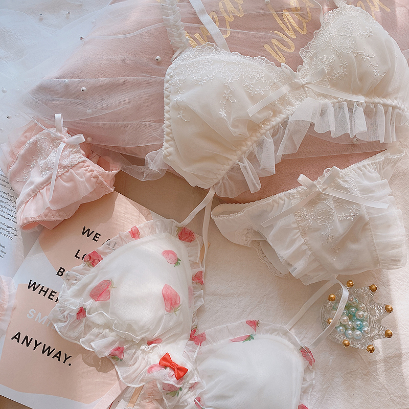 Day Ensemble Young Girl Bra Sweetness Strawberry Lace Butterfly Knot Embroidered Without Steel Ring Underwear Suit On small chest sexy