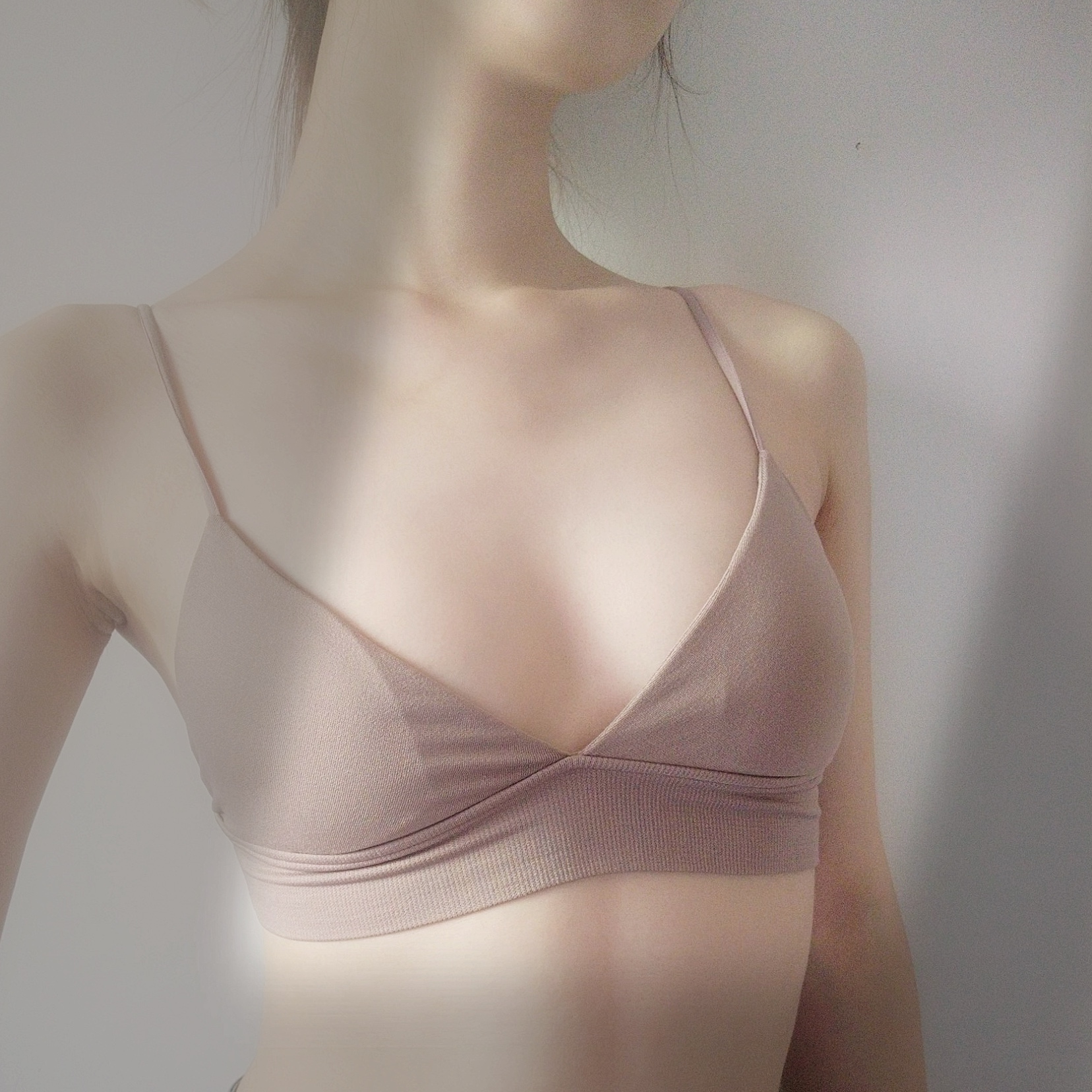 Seamless bra bralette simple backless incognito triangle cup vest Large chest display small bra rimless underwear