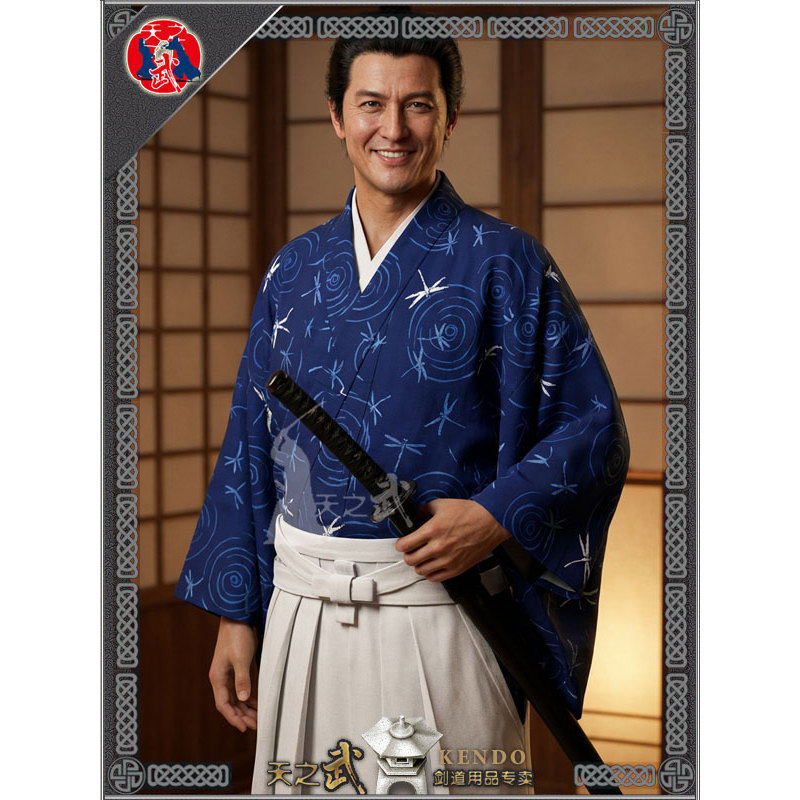 天の武士 水樹の虫（送料無料）伝統的な侍居合服のトップス、軽やかで流れるようなデザイン、青地に白いトンボの模様。