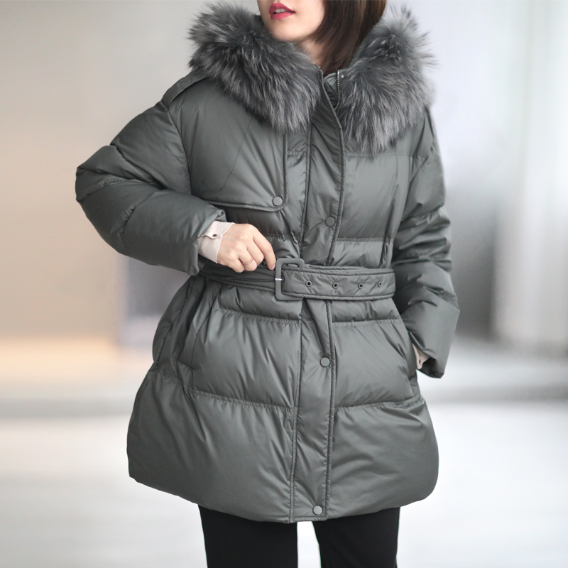 Xiao said the foreign pie doesn't fall in the middle and long version 90 white duck suede big fur collar lacing down clothes jacket woman thickened winter