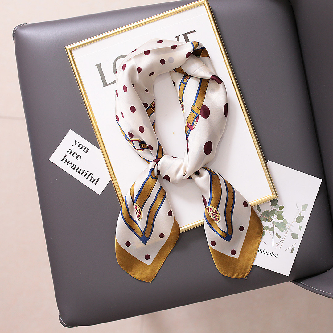 Sciarpa classica in stile Instagram con griglia a mille uccelli, versatile in primavera, estate, autunno, piccola piazza professionale per_voghion.com