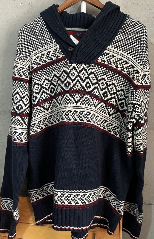 American Boutique Tommy Hilfiger Men's Classic Fashion Wool Patterned Notch Collar Sweater American Boutique Tommy Hilfiger Men's Classic Fashion Wool Patterned Notch Collar Sweater