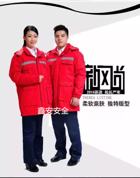 LNG refueling station with low temperature, cold, frost and cold-resistant cotton coats for outdoor operations