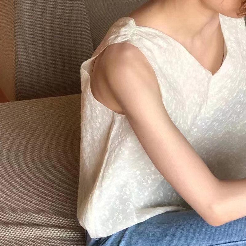Korean Dongdaemun ounce shirt cotton v-neck embroidered flower camisole female summer wear French beautiful small shirt