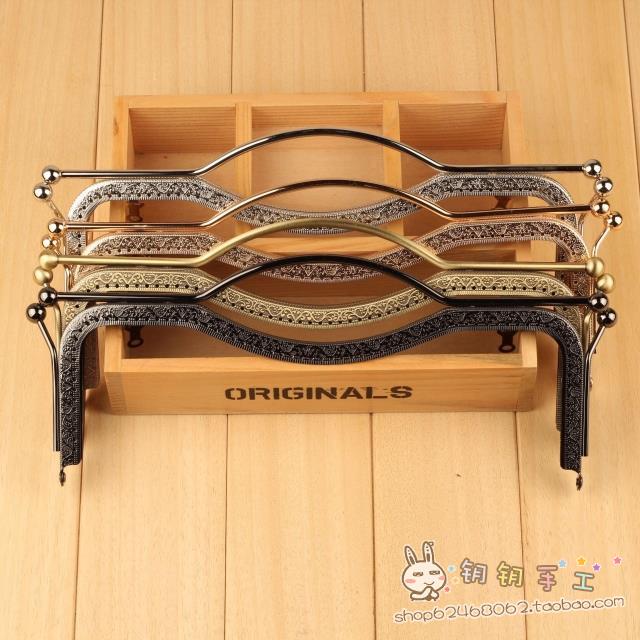 Patchwork fabric DIY accessories 27cm lip-shaped carry double beads embossed mouth gold 166g to send drawings