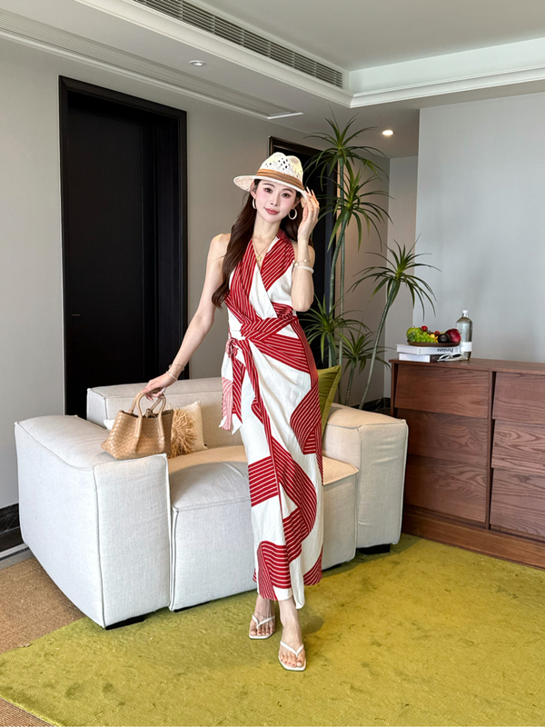 Clearance Sale in Shenzhen Nanyou, Bargain Items: 85% Rayon, 15% Nylon Dress with Waist Tie Design and Slit Clearance Sale in Shenzhen Nanyou, Bargain Items: 85% Rayon, 15% Nylon Dress with Waist Tie Design and Slit