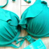 Элегантная стальная поддержка лотоса собралась на больших грудях Треугольная бикини бикини бикини бикини бикини