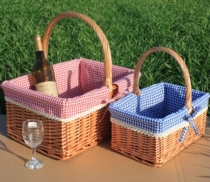 Picnic picnic basket Outing picnic picnic spring ins net red picnic supplies with woven basket Bread and vegetables