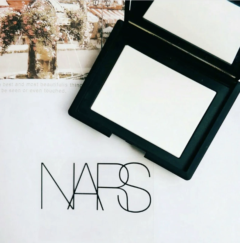 NARS Nas nude trong suốt màu mật ong Phấn bột lỏng Bộ trang điểm kiềm dầu lâu trôi 10g19 new - Bột nén