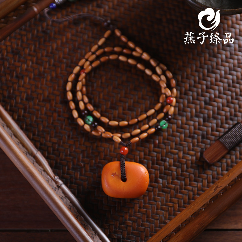 (Yanzi Zhen) 11 2 gr Natural Old Honey Wax Lock Bone Pendant Chicken Oil Yellow Amber Sweater Necklace