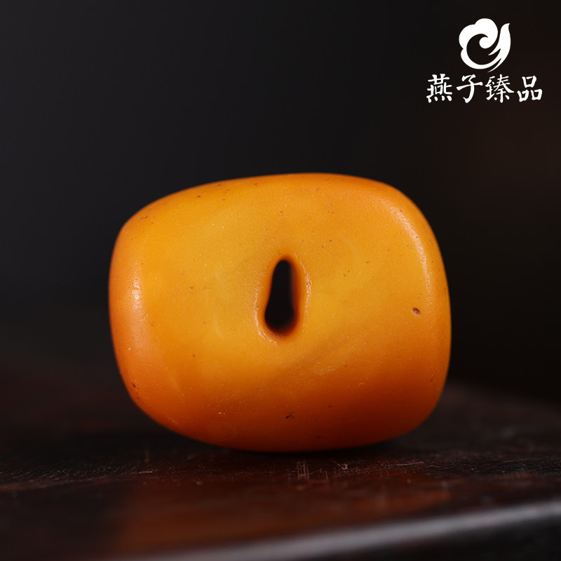 (Yanzi Zhen) 11 52 gr Natural Old Honey Wax Safe Button Pendant Pendant Chicken Oil Yellow Necklace
