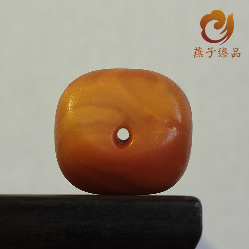(Swallow Prestige - Vanishing) 19 03g Natural Old Beeswax Safety Buckle Pendant Chicken Oil Yellow Amber Men and Women