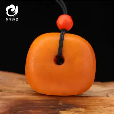 (Swallow best product)13 83 grams of natural old beeswax clavicle pendant Chanterelle yellow amber sweater necklace female