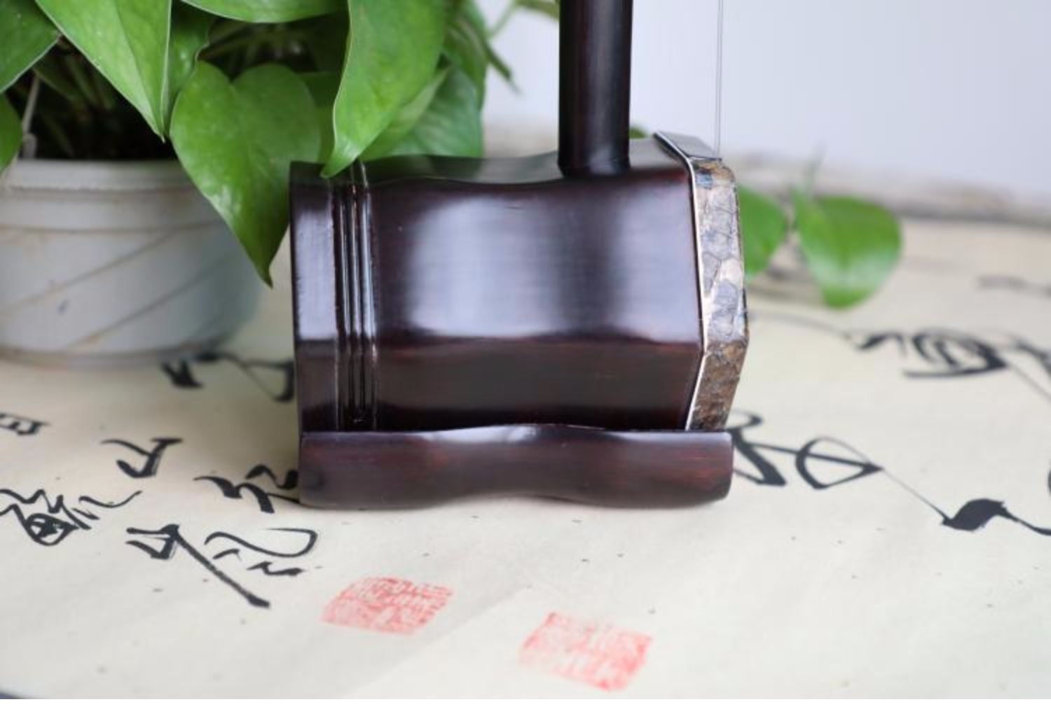 Ancient Moon Erhu Wanqatte Erhu Factory Direct Redwood Professional Chơi Golden Flower Suede Nhạc cụ - Nhạc cụ dân tộc mua đàn tỳ bà