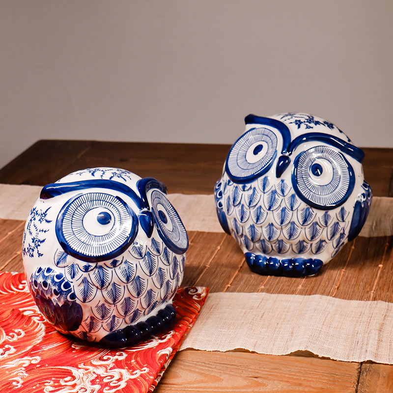 New Chinese blue and white owl ceramic animal decoration living room study home creative decoration housewarming gift