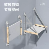 Кошка застряла на висящем гнездовом гнезде Стеклянное балкон Солнце Экспозиция солнечного артефакта