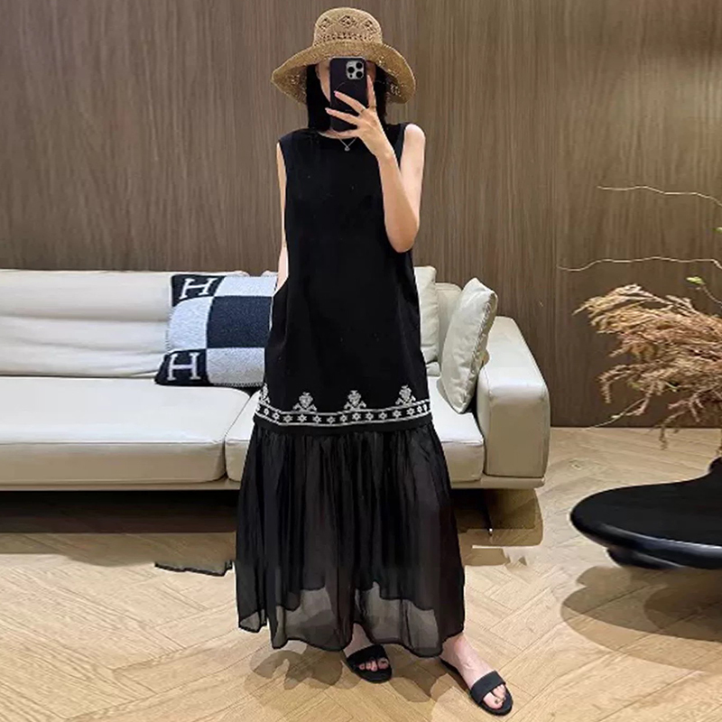 Designed Sleeveless Mesh Patchwork Dress for Women, 2026 Summer Fashion, Stylish and Slimming Black A-Line Long Dress