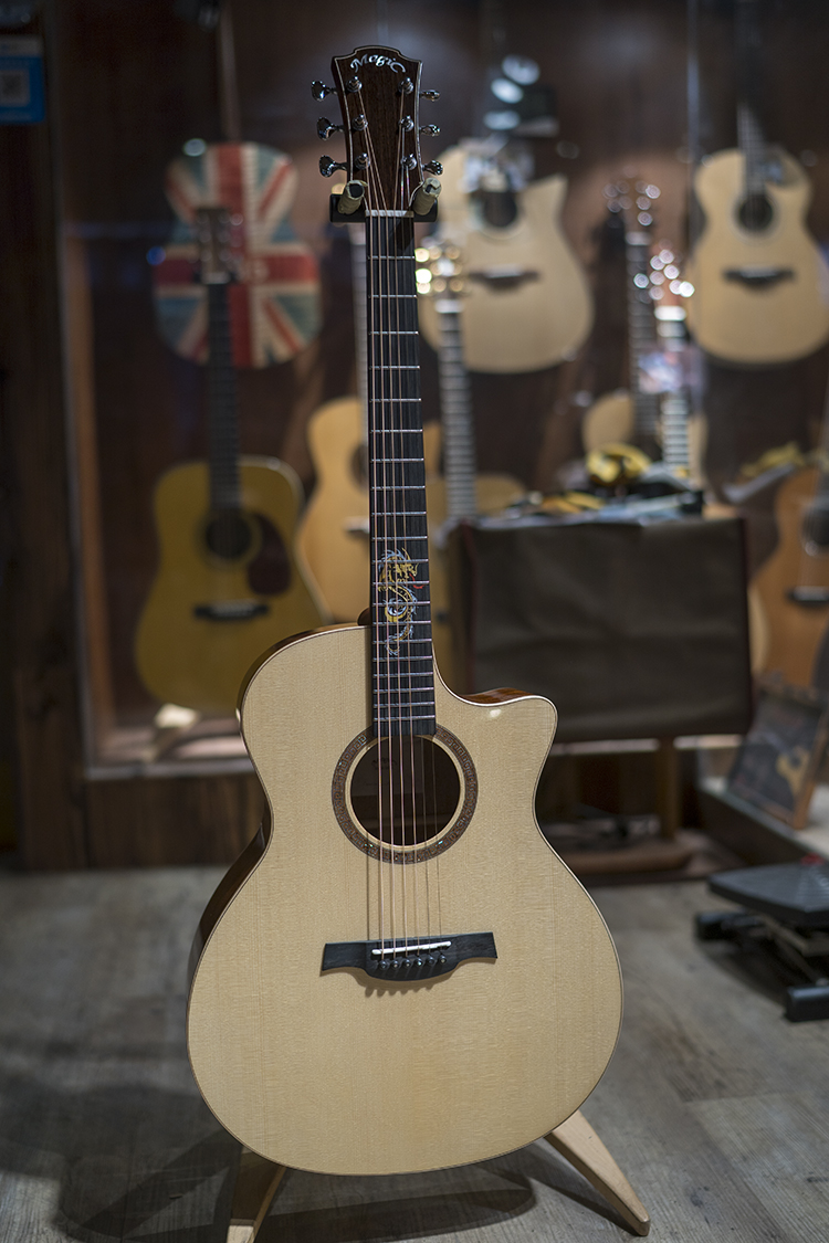 Dalian log hall 2020 new Magic McJack A4 Longqin A3 Longqin full veneer folk guitar
