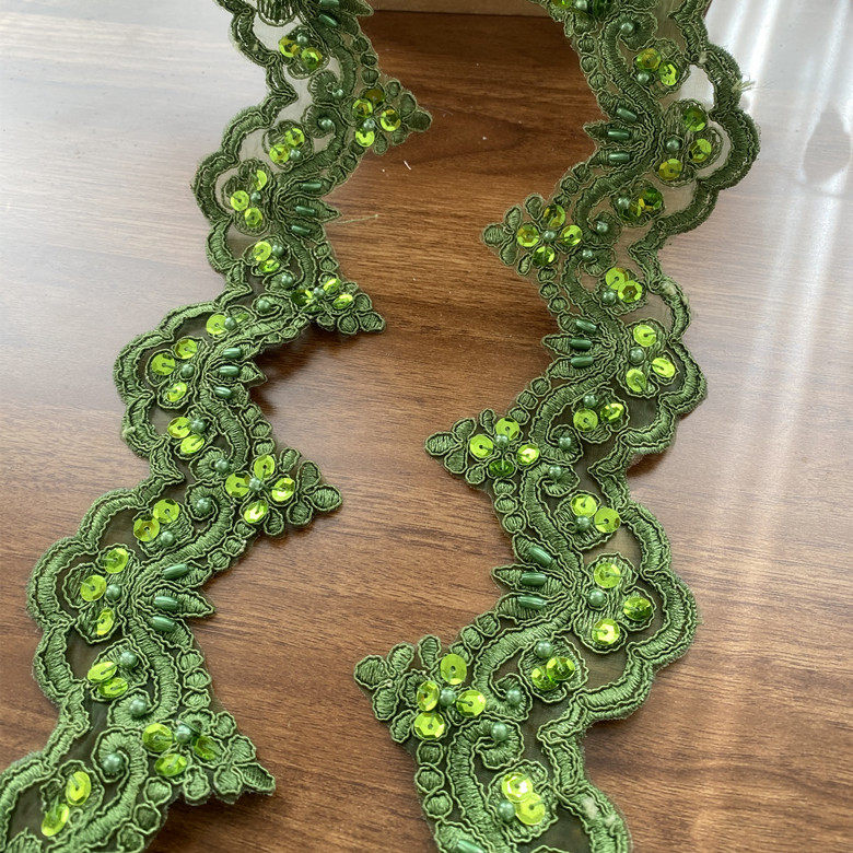 Description Picture 4 of itemDress hard lace Gold and silver color children's runway hand-nailed beaded sequins car bone lace wedding dress accessories