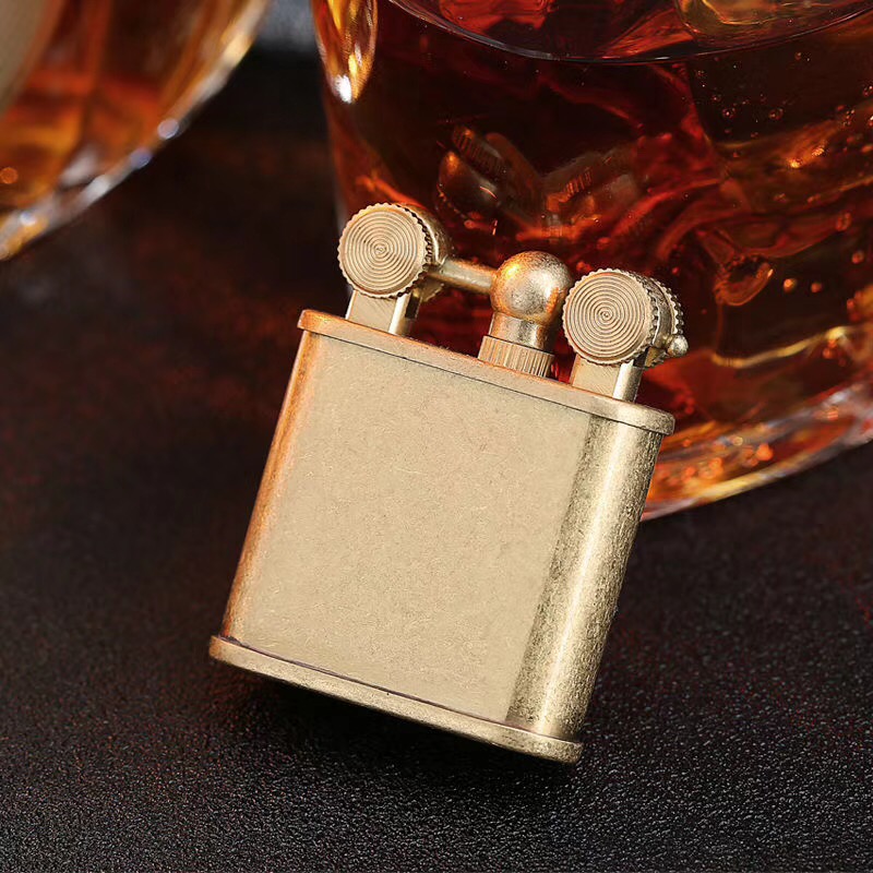 2018 Suloo New Kerosene Lighter Z558 Old Nine Doors Pure Copper arm personality creative retro fumbling soundtrack