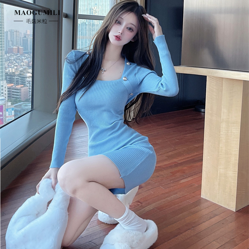 Knitted Dress for Women, Autumn and Winter, French Square Neck, Slim Fit, Petite, Sexy, Bodycon, Long-Sleeved Base Dress That Can Be Paired with a Coat