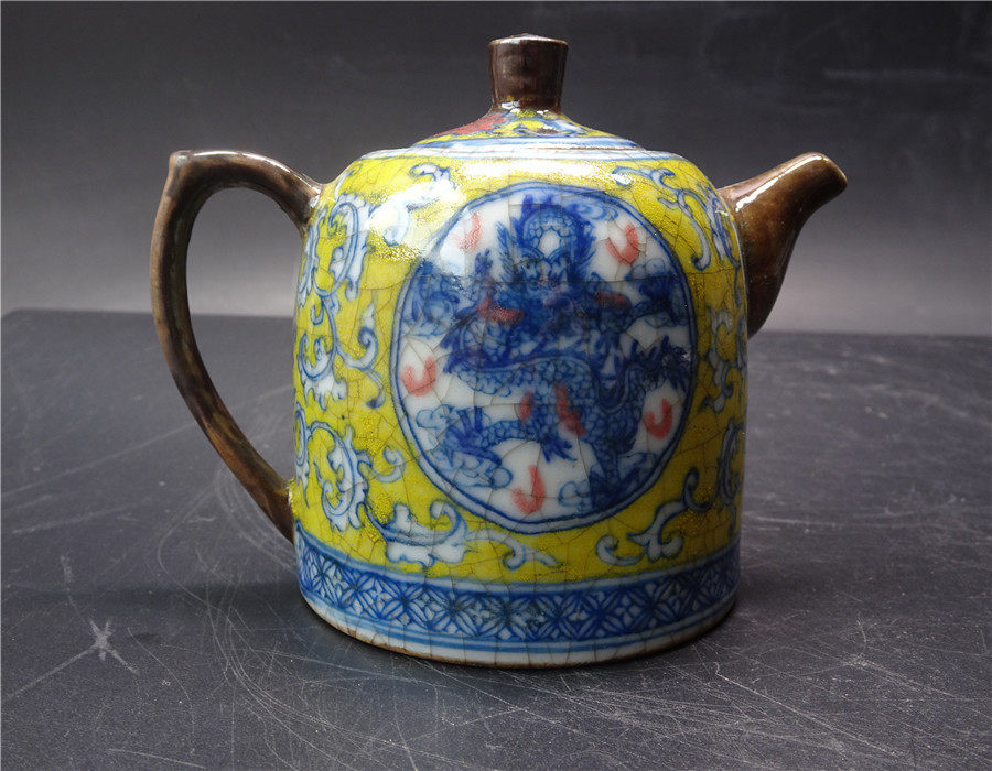 Colour ground green flower glazed red teapot Kangxi powder colored official kiln porcelain Dinner hand jug yellow earth old ceramic collection