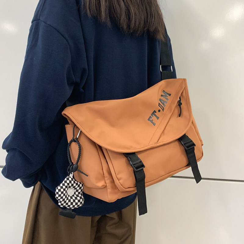 Day-series ins Chains 100 hitch a large capacity Inclined Satchel University Students class charter able to pack between male and female tooling packages-Taobao