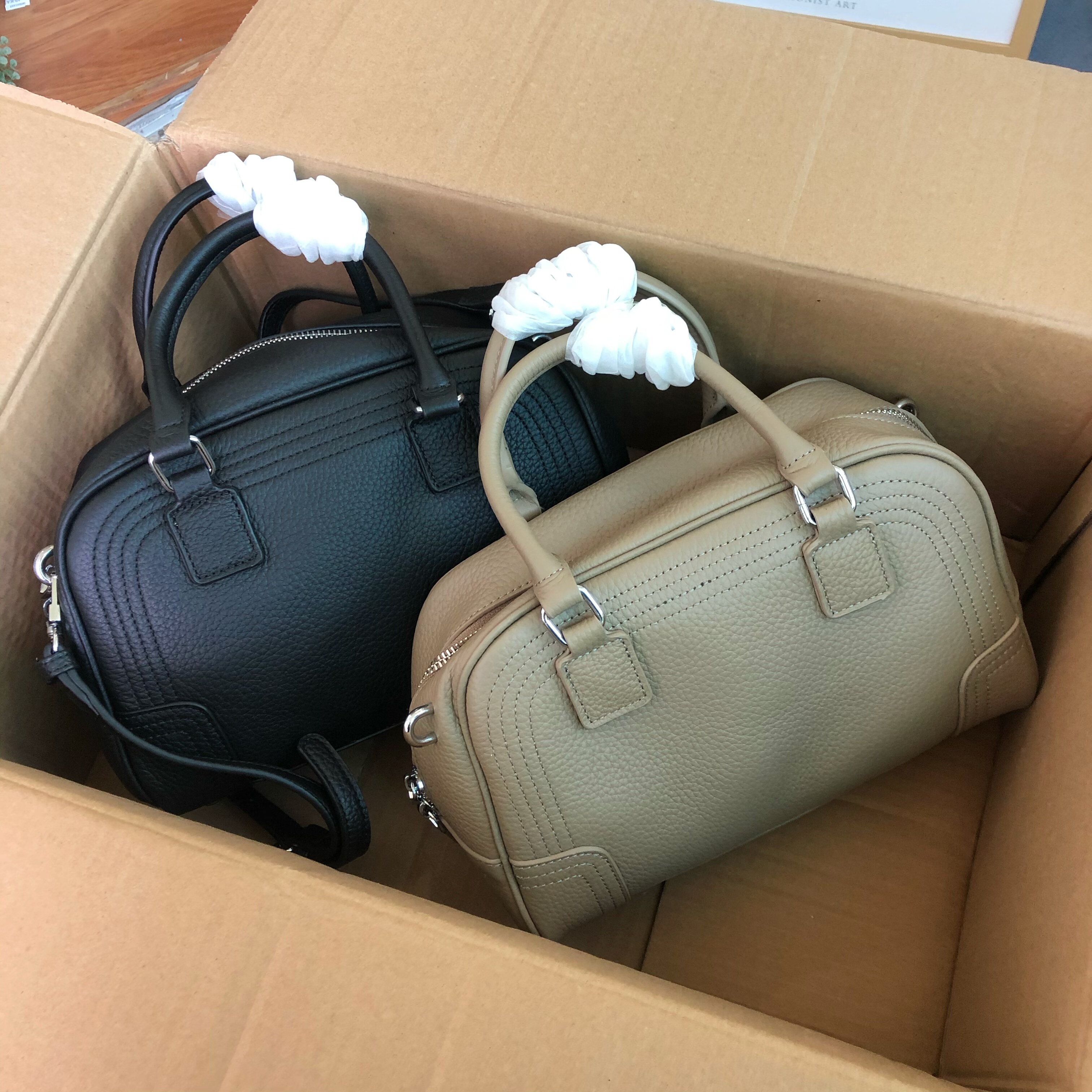 Оставшиеся заказы компании на 2025 год - новая сумка-подушка из воловьей кожи с первым слоем для боулинга, отдыха на природе, портативная сумка-мессенджер из натуральной кожи