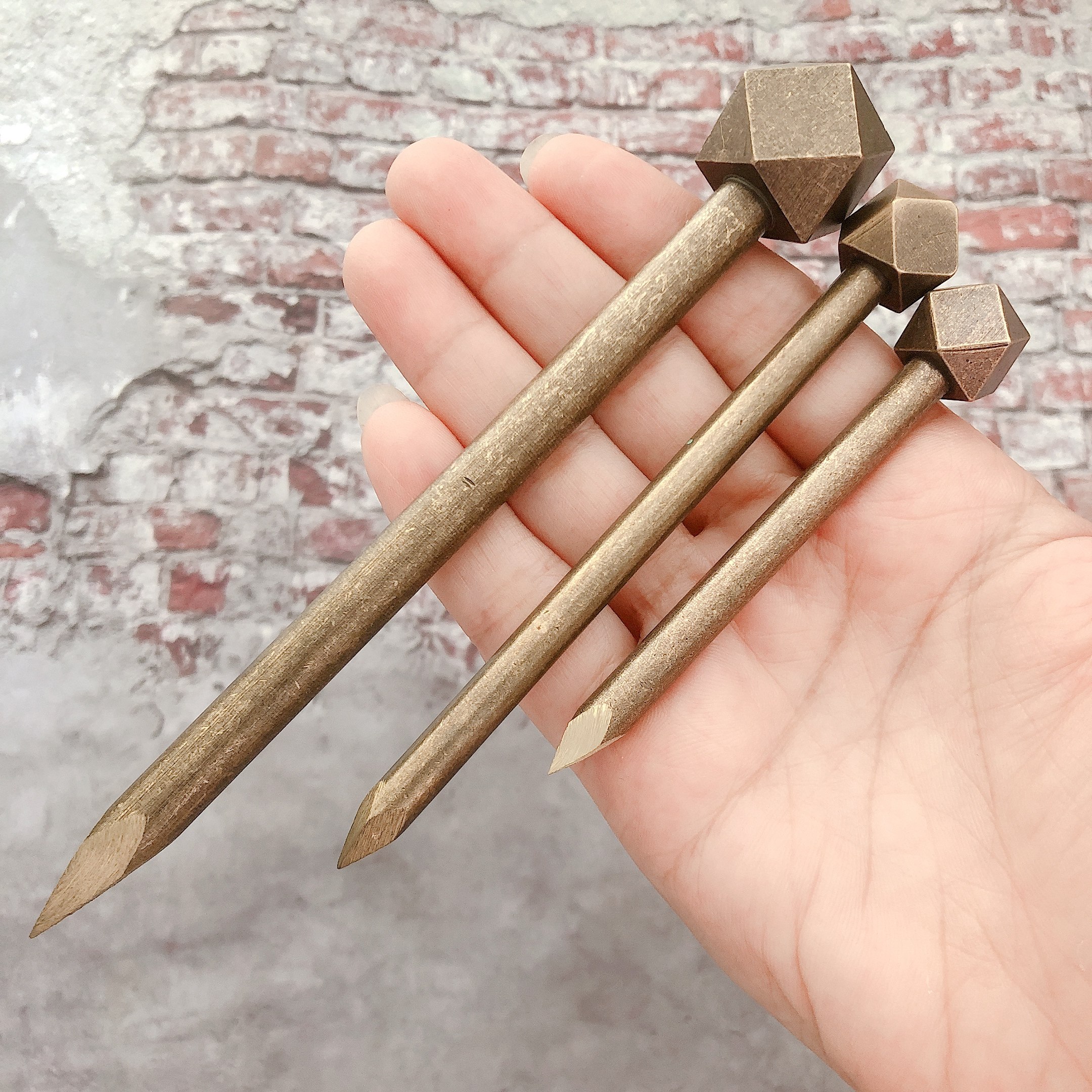 Brass Chinese plaque Nail Decoration Painting Sign Hanging Wall Nail Cross Stitch Dual Purpose Painting Hook Bottom Dressing Cap Hook Creativity