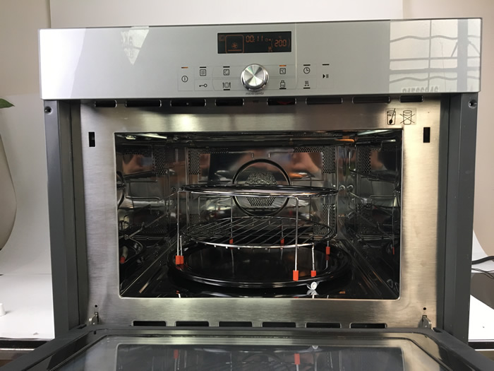 Lò vi sóng công suất lớn Balay với chức năng nướng ống trên và dưới nướng đôi với không khí nóng đối lưu lót thép không gỉ lò nướng sanaky 80l