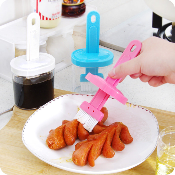 Japanese version of KM outdoor kitchen baking tool oil brush smear barbecue brush with lid seasoning oil cooking bottle brush