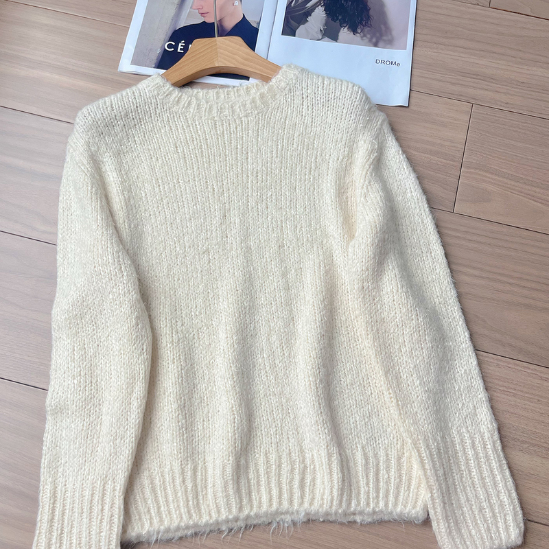 Li Jia Ming's Warm Winter Limited Edition Sweater, Kangbaolai Tussah Silk with a Delicate Velvet Feel, Round Neck Pullover, Slightly Loose Fit