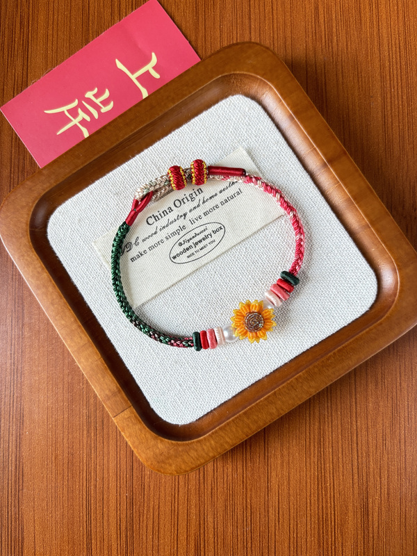 Winning the First Prize in One Fell Swoop, the Sunflower Bracelet Is Purely Hand-Woven, a Good Luck Charm for High School and College Entrance Exam Students, a Gift for Both Boys and Girls Taking Exams Winning the First Prize in One Fell Swoop, the Sunflower Bracelet Is Purely Hand-Woven, a Good Luck Charm for High School and College Entrance Exam Students, a Gift for Both Boys and Girls Taking Exams
