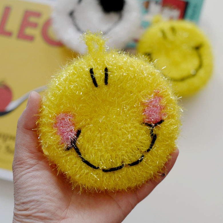 Exit Korea smile yellow smiley face adorable blush dishwashes with dishwashing brush bifacial not to stick with oil bagels