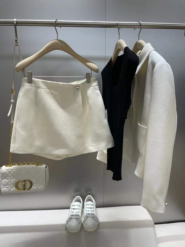 2023 Autumn/Winter New High-Quality Shell Button Silk-Lined Heavy Silk Wool Short Skirt Pants