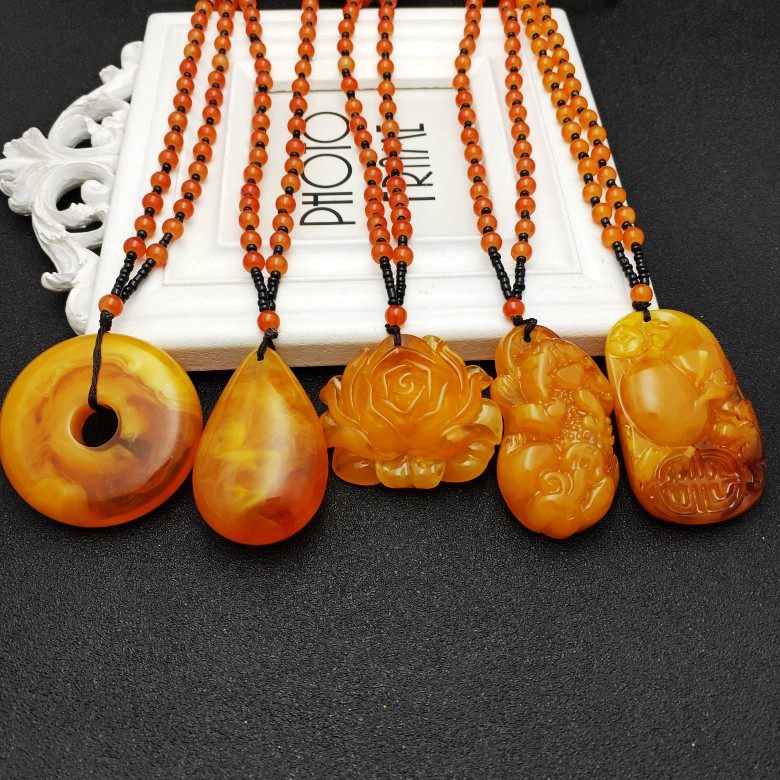 Old beeswax pendant sweater chain Mother's Day gift second generation chanterelle yellow amber long version pendant imitation beeswax necklace