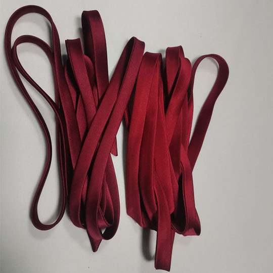 Веревка для обвязки свадебного платья длиной 2 метра шириной 1 см.