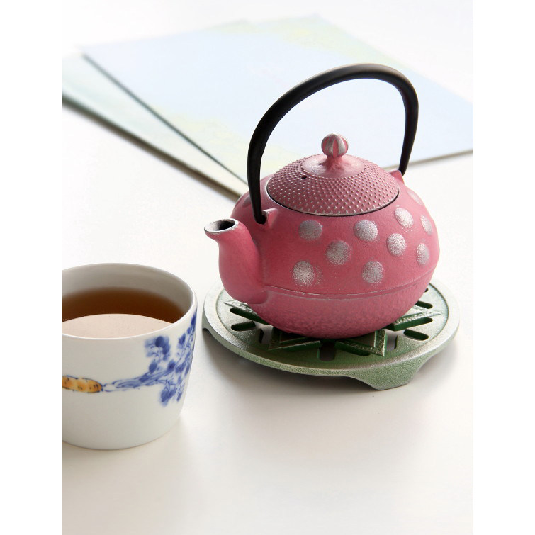 Spot Japan imported Southern iron pink water jade 0 4 liters Japanese tea small iron pot enamel