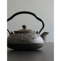 Spot Japan original imported southern iron plum blossom 0 6 liters Tea Ceremony boiled water Tea dual-purpose iron pot