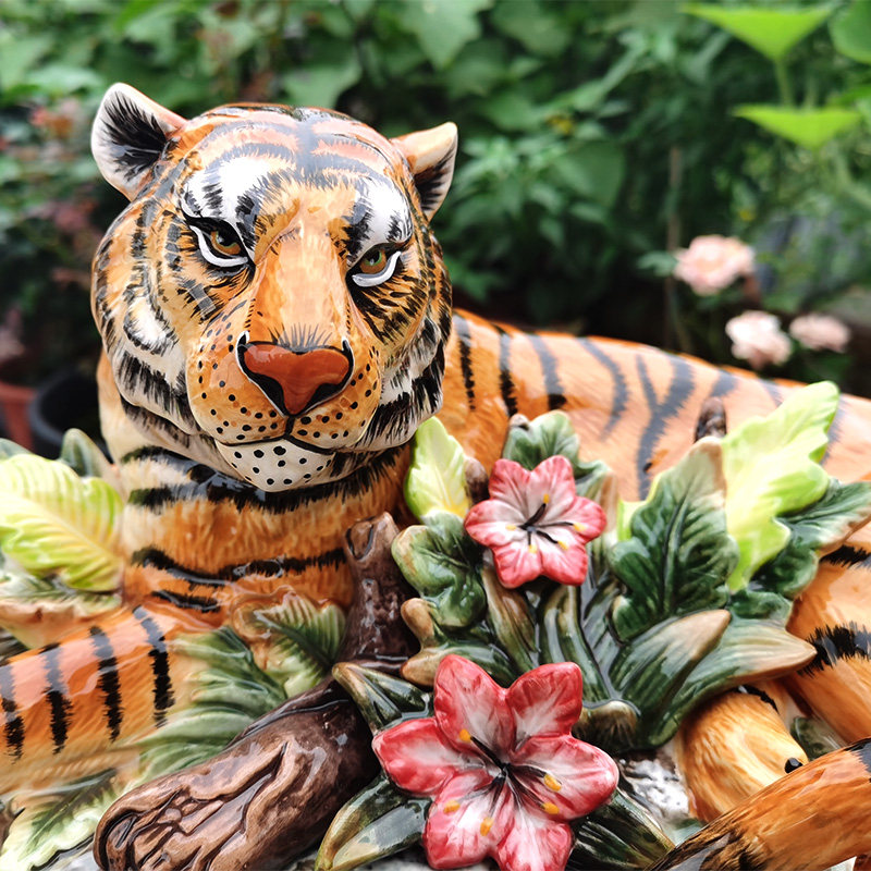 Tiger swing piece Menghu Porcelain Furnishing Tiger Year adornment belongs to tiger zodiac zodiac zodiac birthday gift giver leader