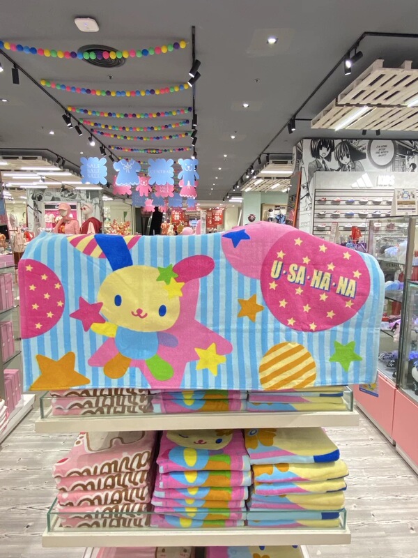 Exported to Japan, Cute Vintage Showa-Era Retro Floral Bunny Usahana Towel, Pure Cotton Absorbent Towel, Bath Towel