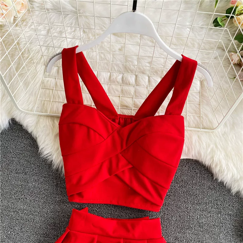 Сексуальная мини-юбка, юбка, футболка, комплект, V-образный вырез, slim fit, А-силуэт, открытая спина, яркий запоминающийся стиль