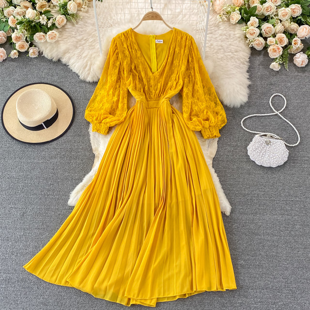 Autumn super fairy design sense of light and familiar style big swing long skirt long sleeve V-neck lace stitching pleated dress