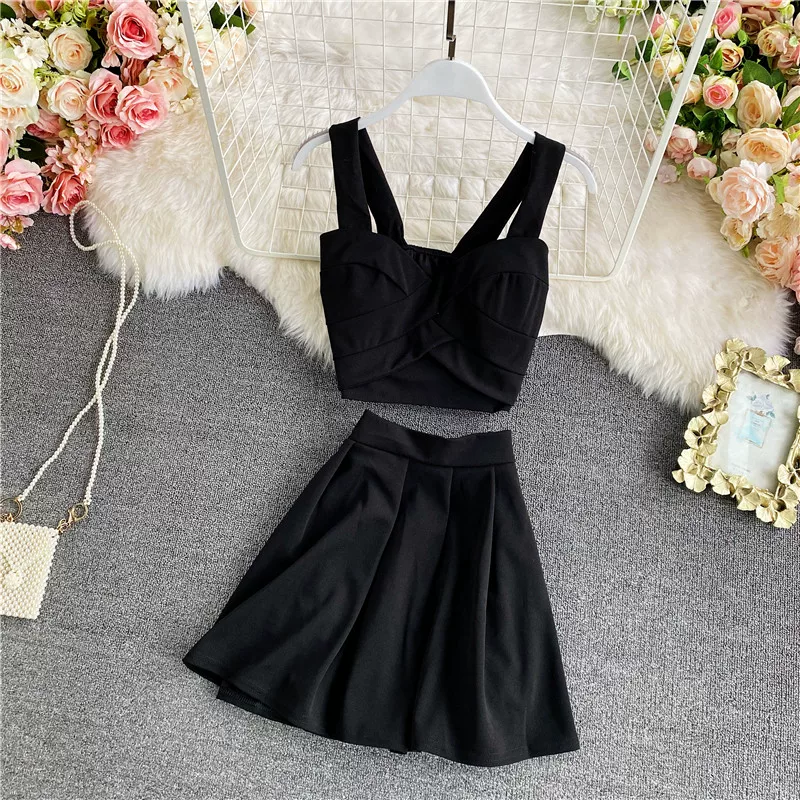 Сексуальная мини-юбка, юбка, футболка, комплект, V-образный вырез, slim fit, А-силуэт, открытая спина, яркий запоминающийся стиль